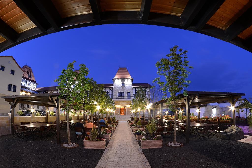Hotel Castel Royal Mosnita Noua Ngoại thất bức ảnh