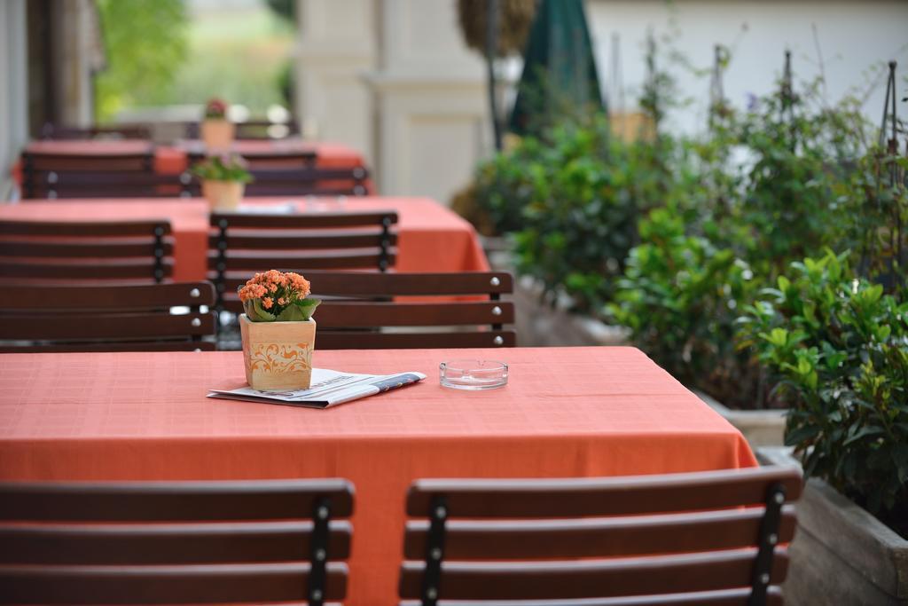 Hotel Castel Royal Mosnita Noua Ngoại thất bức ảnh