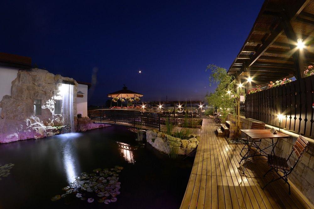 Hotel Castel Royal Mosnita Noua Ngoại thất bức ảnh