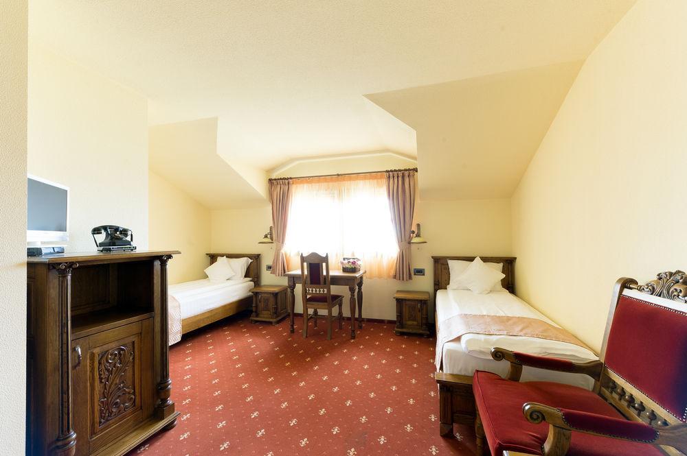Hotel Castel Royal Mosnita Noua Ngoại thất bức ảnh
