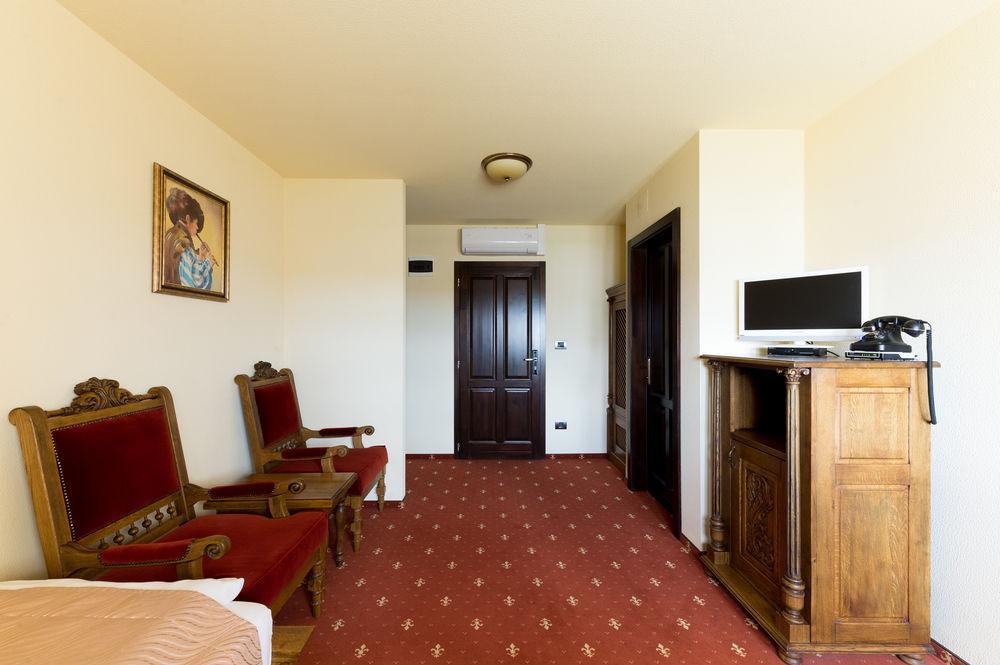 Hotel Castel Royal Mosnita Noua Ngoại thất bức ảnh