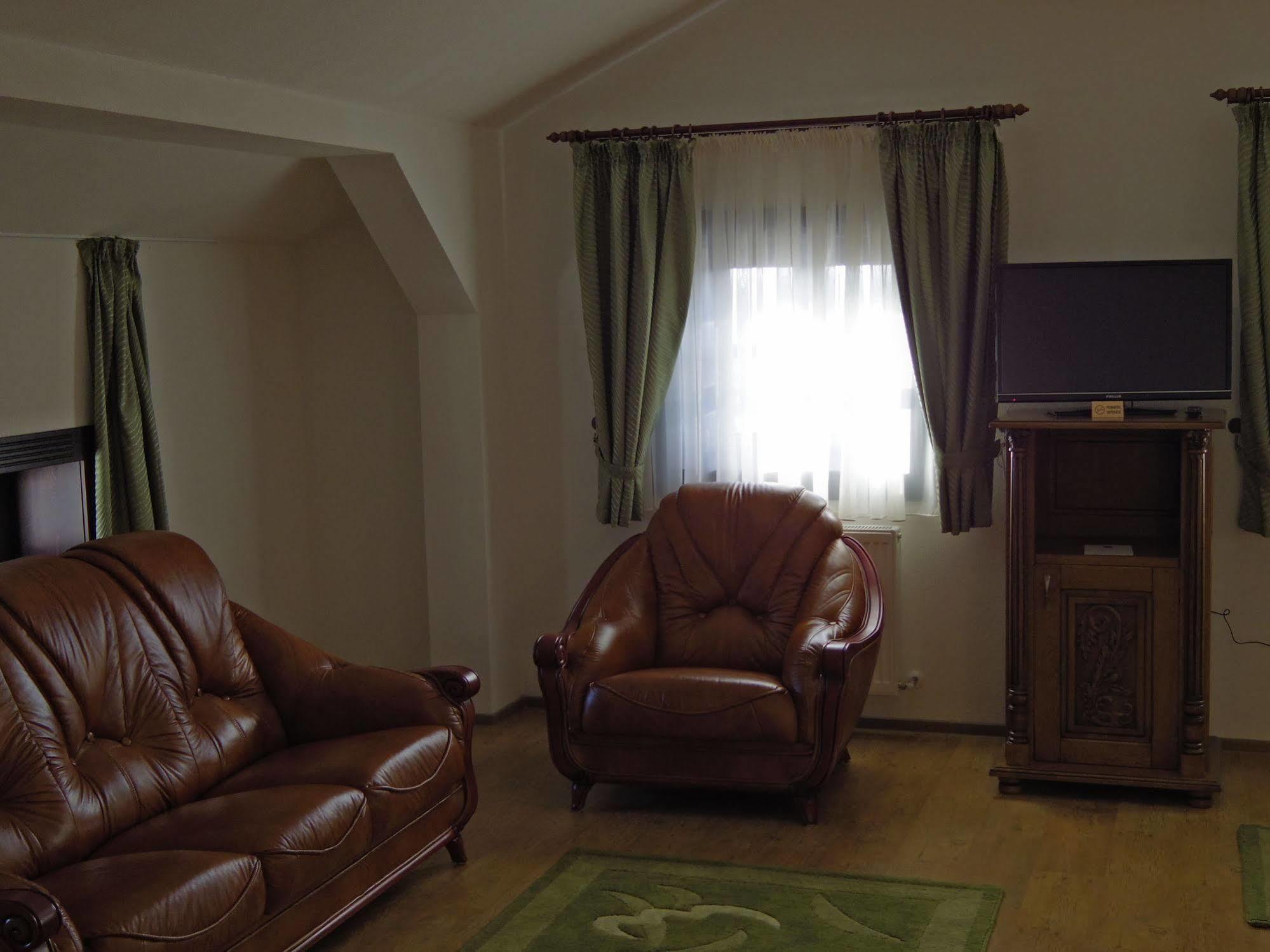 Hotel Castel Royal Mosnita Noua Ngoại thất bức ảnh