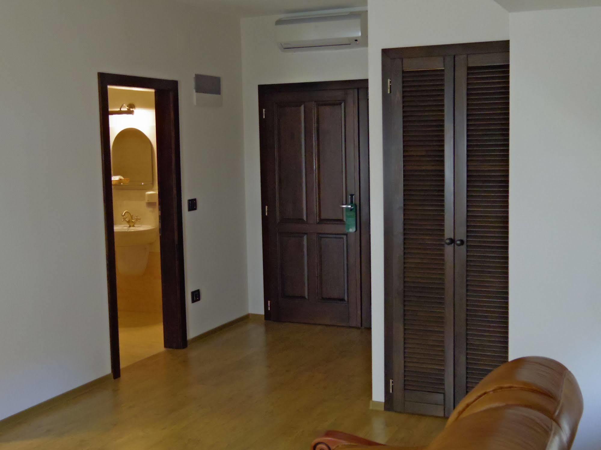 Hotel Castel Royal Mosnita Noua Ngoại thất bức ảnh