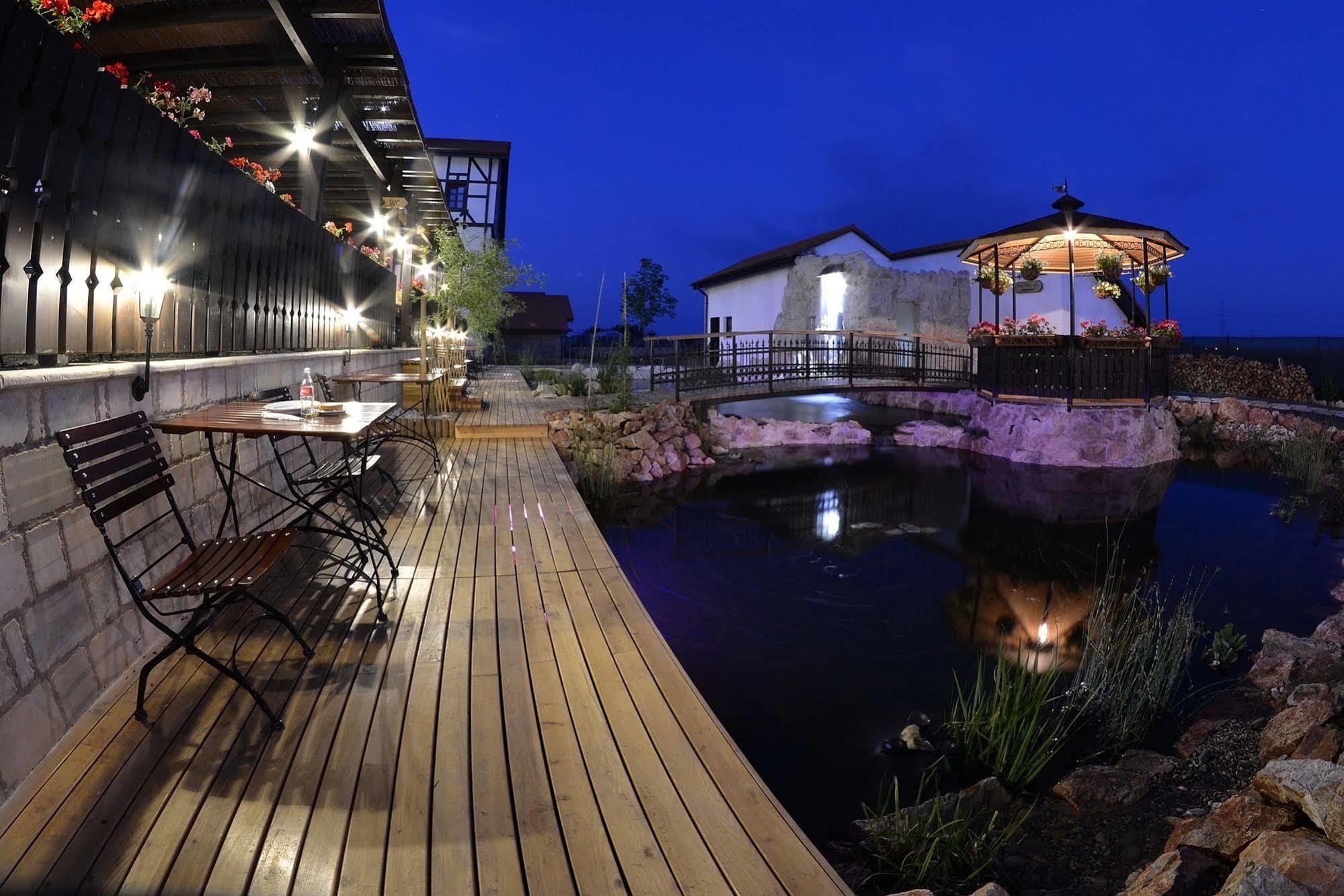 Hotel Castel Royal Mosnita Noua Ngoại thất bức ảnh